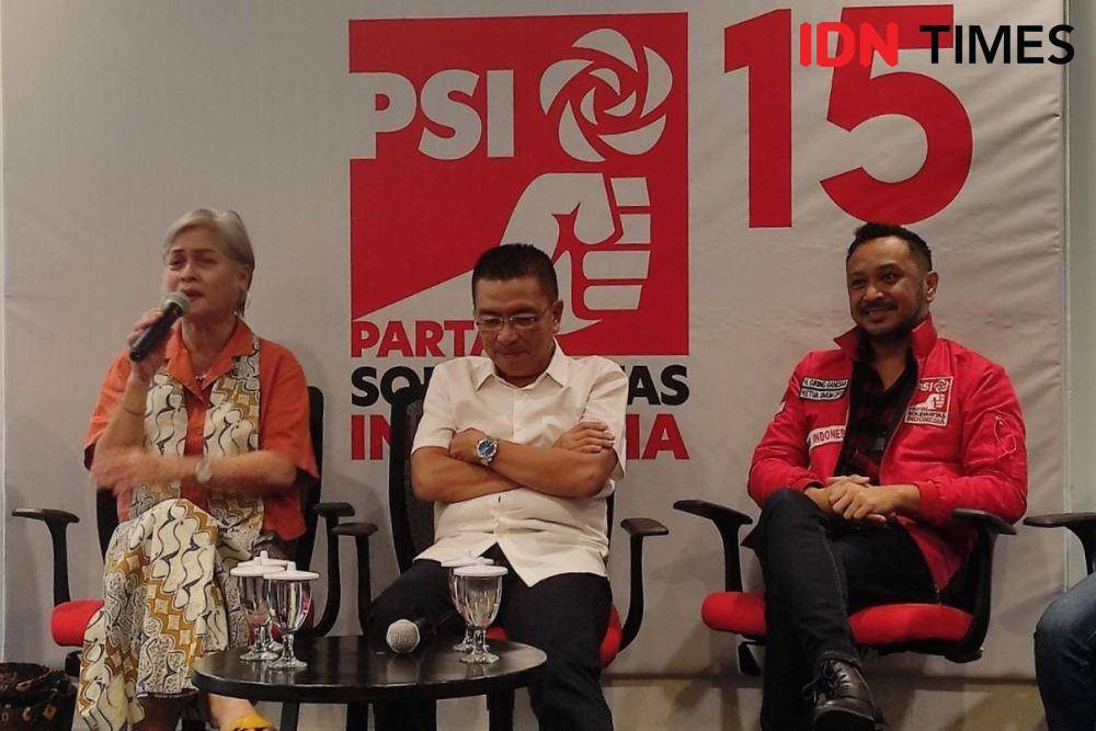 Helmy Yahya dan Inang Irma Hutabarat gabung Partai Solidaritas Indonesia (PSI) (IDN Times/Yosafat Diva Bayu Wisesa)