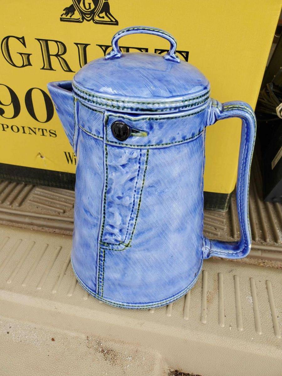 potret teko teh desain nyeleneh (reddit.com/user/hebowyr)