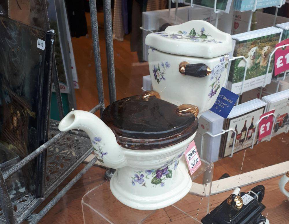 potret teko teh desain nyeleneh (reddit.com/user/Mystifiedbulb22)