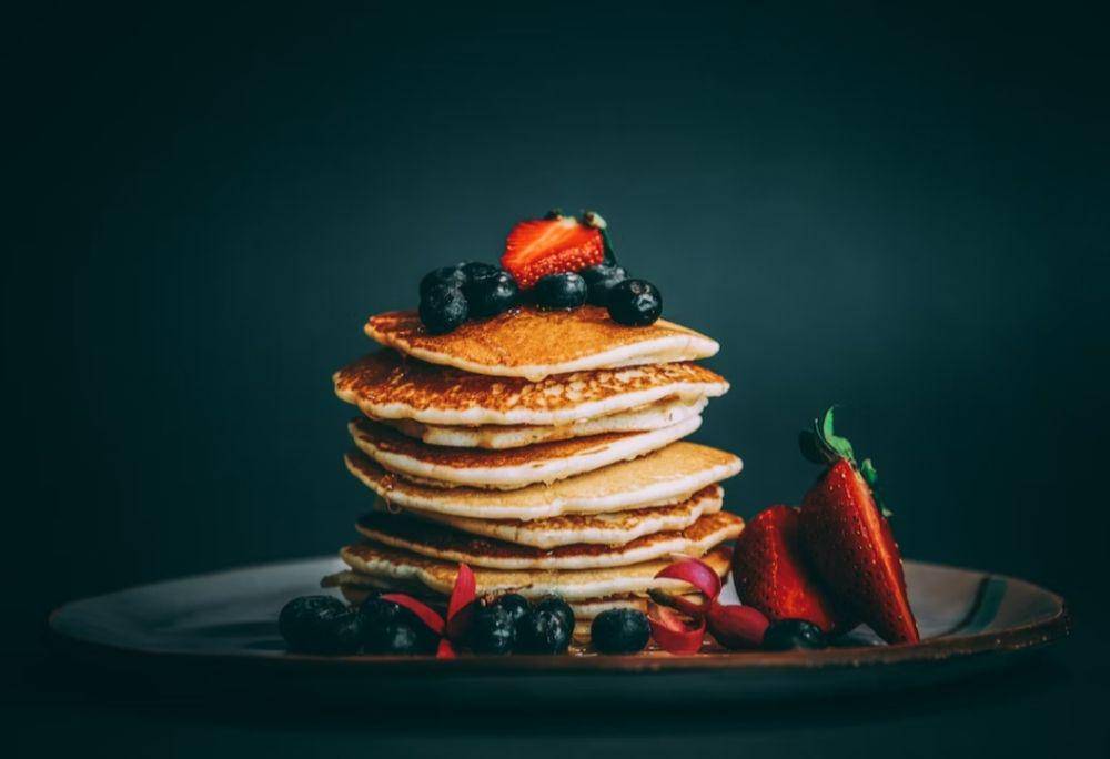ilustrasi pancake (unsplash.com/Sam Moghadam Khamseh)