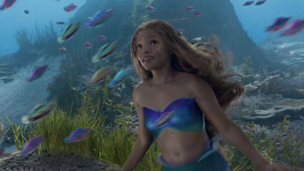 Ariel menikmati soundtrack "Under the Sea" di cuplikan film The Little Mermaid (1989). (dok. Walt Disney Studios/The Little Mermaid)