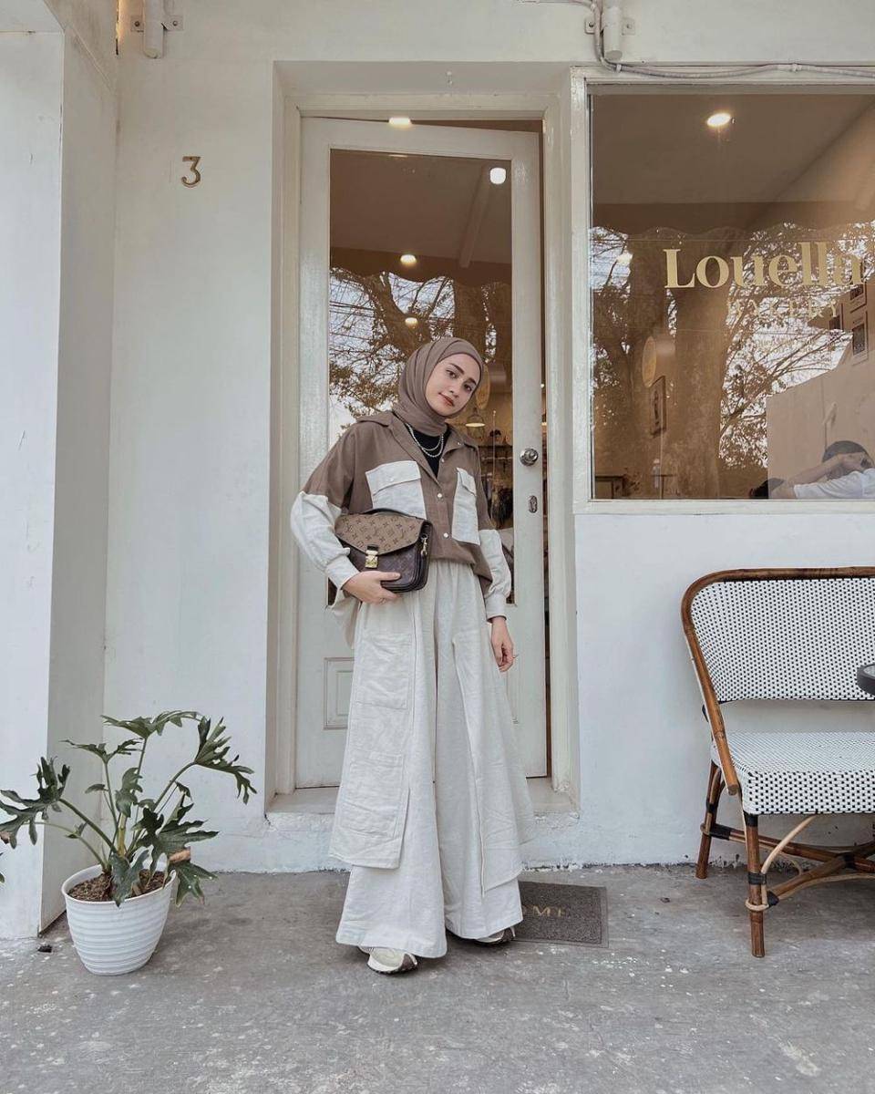 padu padan kemeja ala selebgram Helmi Nursifah (instagram.com/helminursifah)