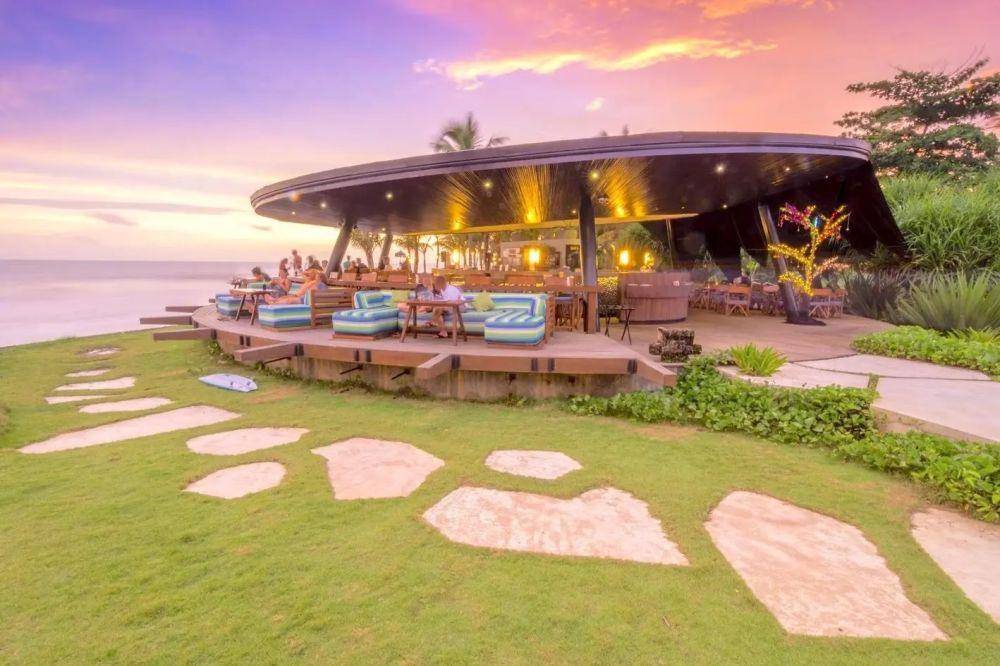 Potret Komune Resort & Beach Club Bali (thebalibible.com)