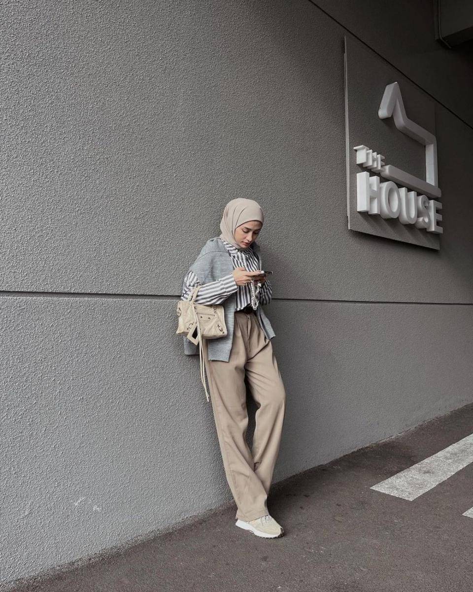 padu padan kemeja ala selebgram Helmi Nursifah (instagram.com/helminursifah)