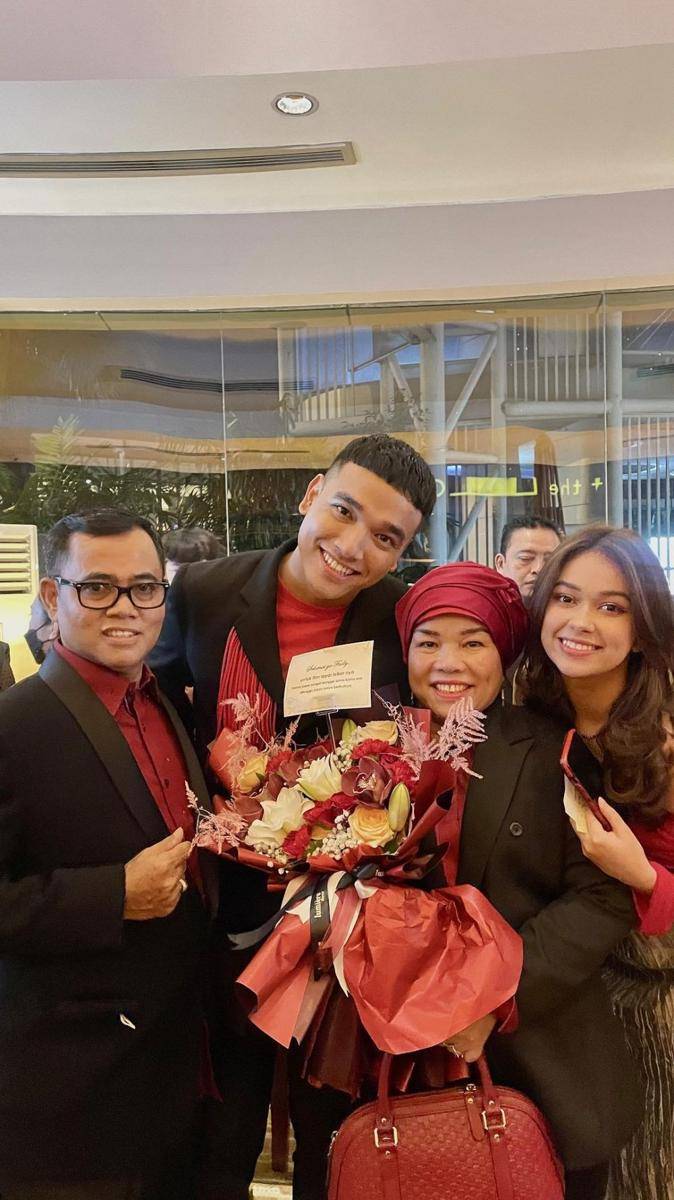 kedekatan Rebecca Klopper dengan keluarga Fadly Faisal (instagram.com/dewizuhriati)