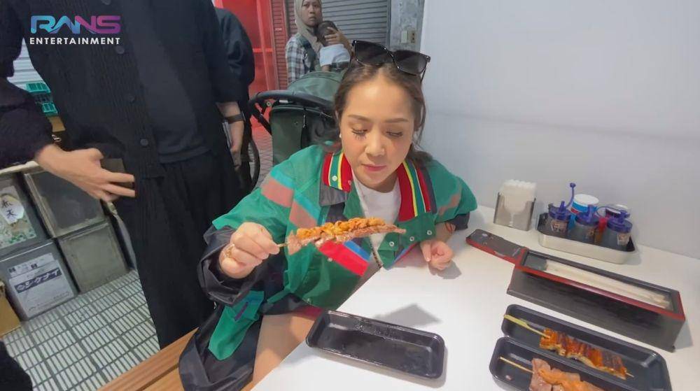 Nagita di pasar ikan Jepang (YouTube.com/Rans Entertainment)