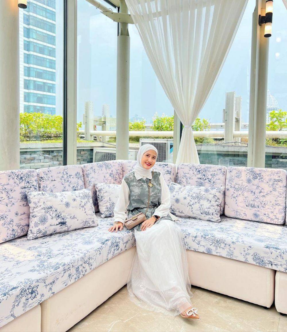 OOTD hijab ala Sheyla Taradia Habib (instagram.com/sheytaradia)