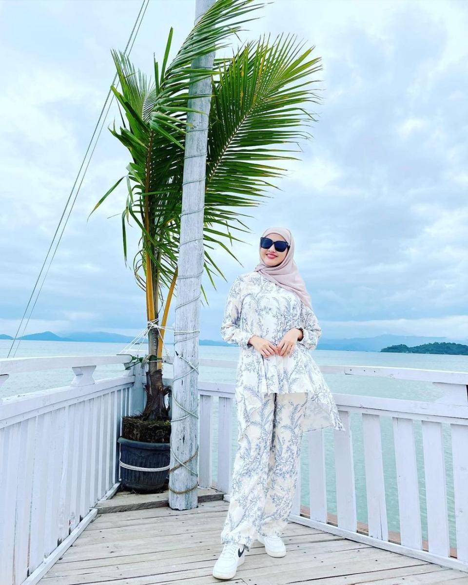 OOTD hijab ala Sheyla Taradia Habib (instagram.com/sheytaradia)