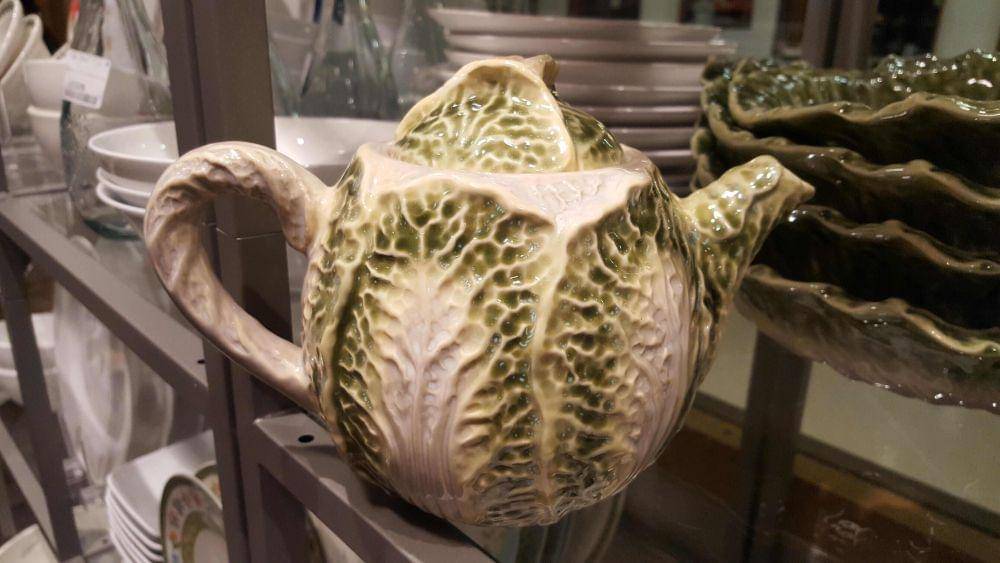 potret teko teh desain nyeleneh (reddit.com/user/yasminsharp)