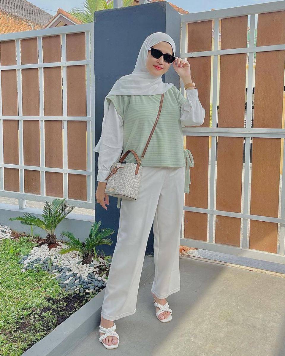 OOTD hijab ala Sheyla Taradia Habib (instagram.com/sheytaradia)