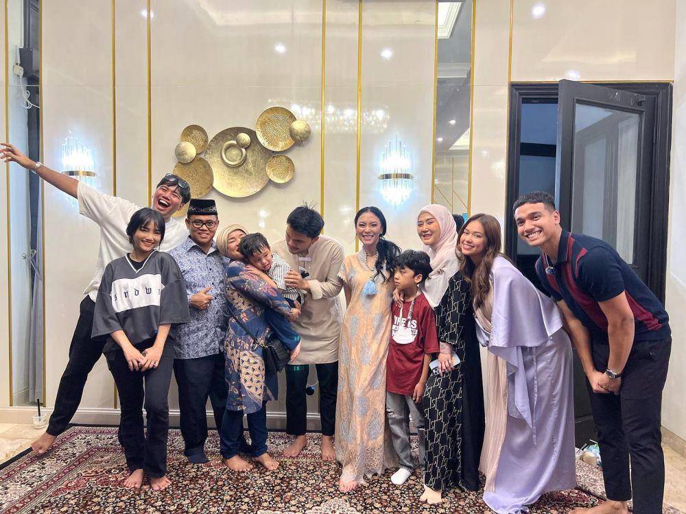 kedekatan Rebecca Klopper dengan keluarga Fadly Faisal (instagram.com/opah_faisal)