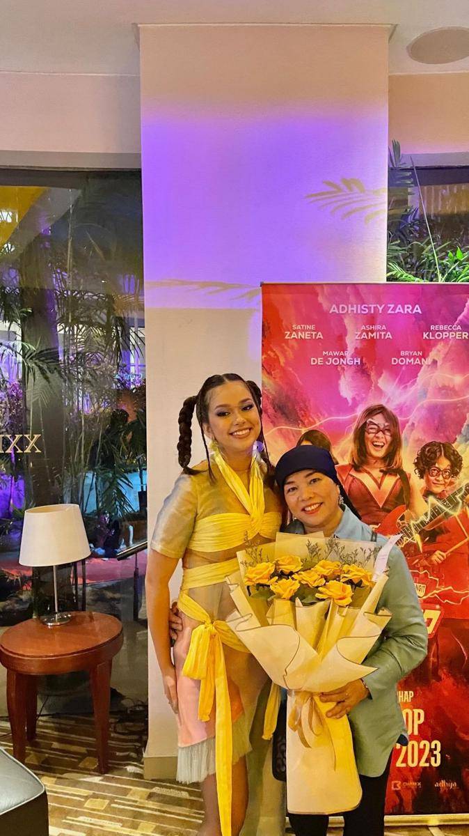 kedekatan Rebecca Klopper dengan keluarga Fadly Faisal (instagram.com/dewizuhriati)