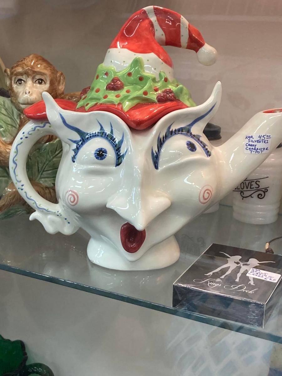 potret teko teh desain nyeleneh (reddit.com/user/ihrie82)