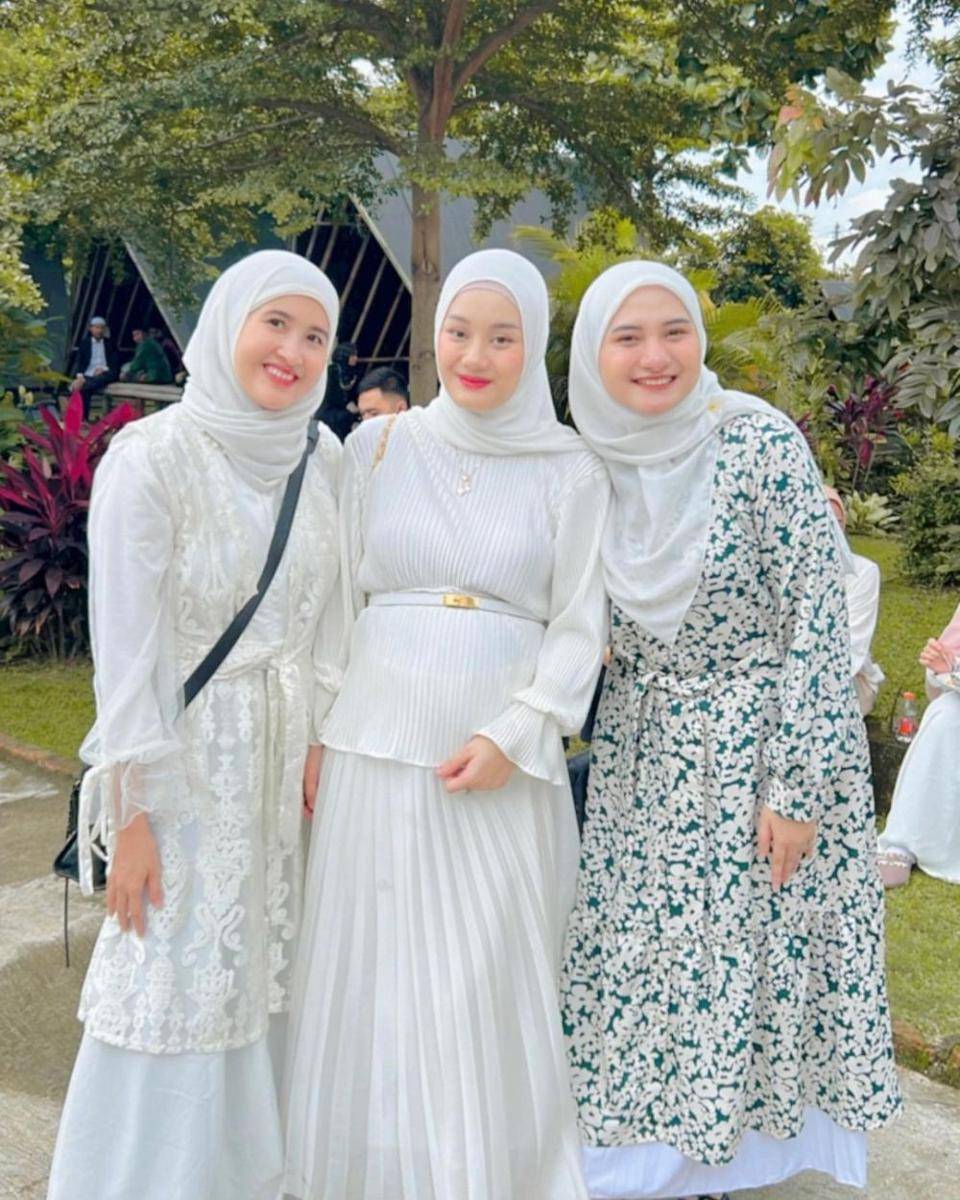 OOTD hijab ala Sheyla Taradia Habib (instagram.com/sheytaradia)
