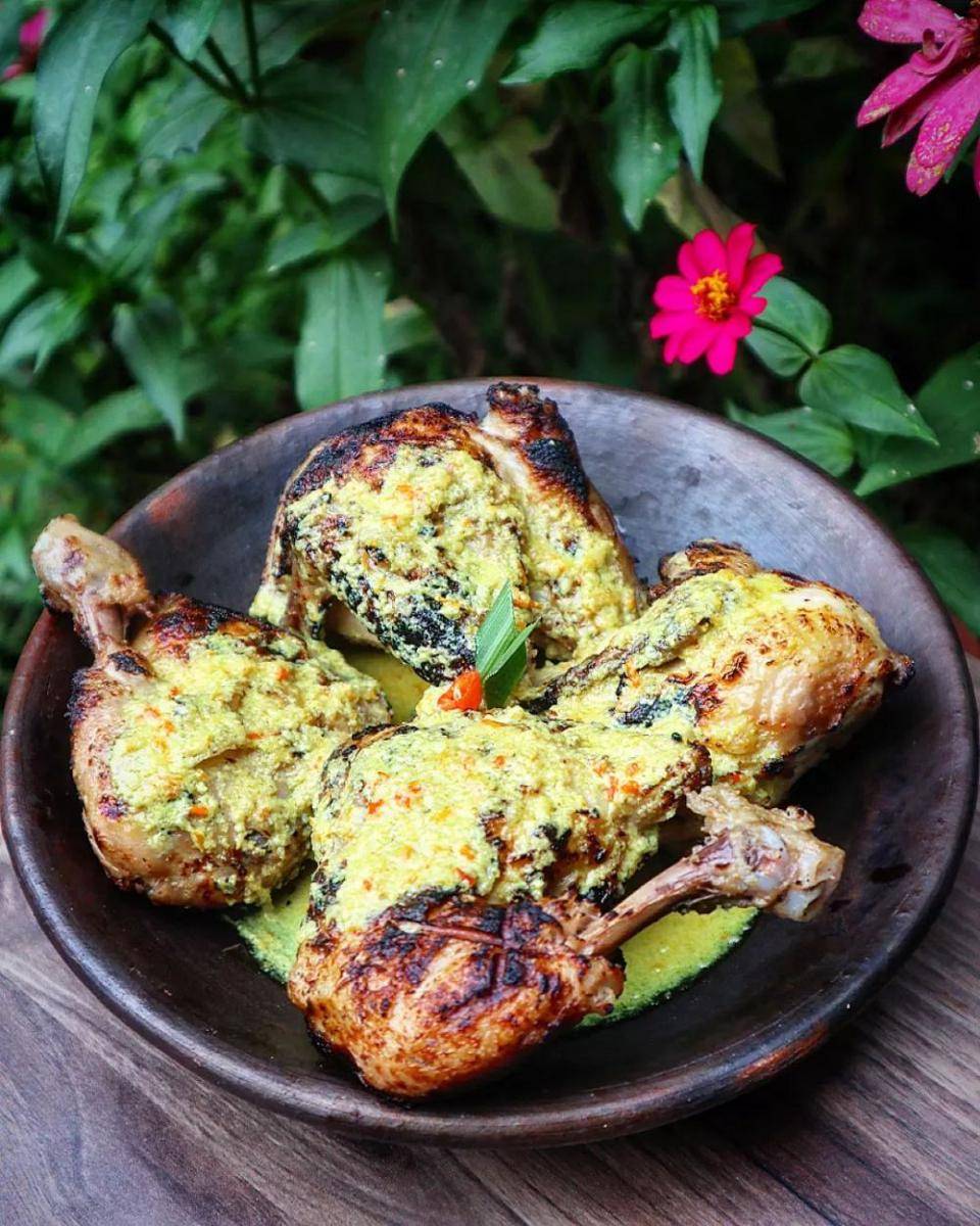 ayam bakar iloni (instagram.com/regunancha)