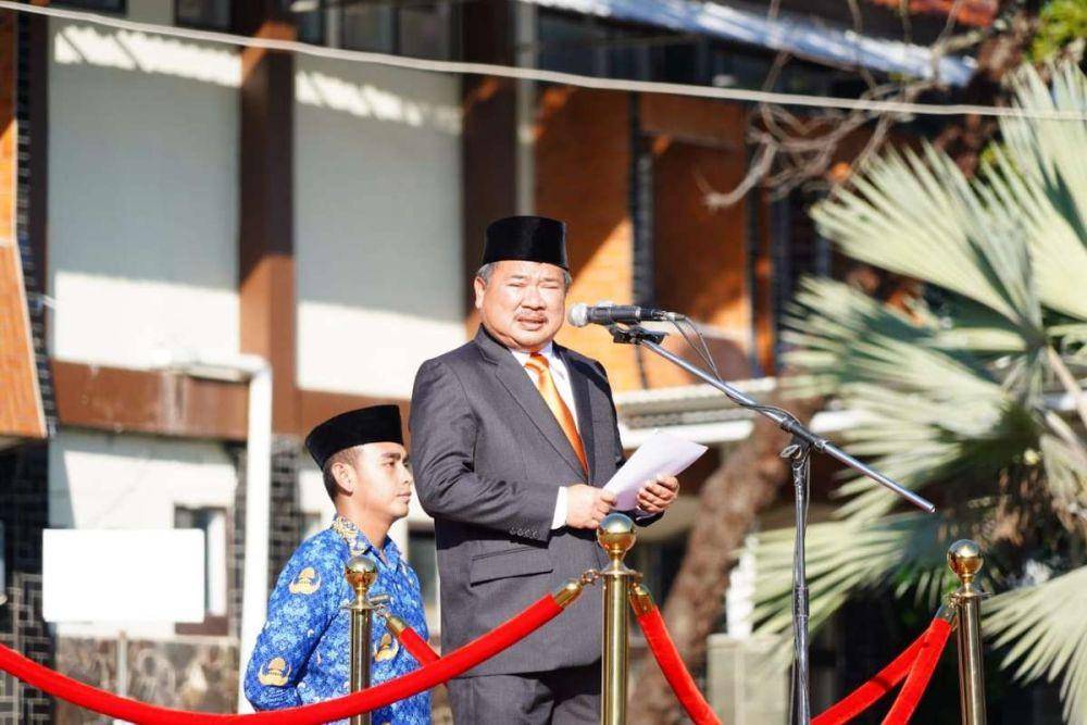 Bupati Garut Rudy Gunawan saat menghadiri Upacara Hari Kebangkitan Nasional (Harkitnas) Tingkat Kabupaten Garut Tahun 2023, Senin (22/5/2023). (Dok. Humas Pemprov Jabar)