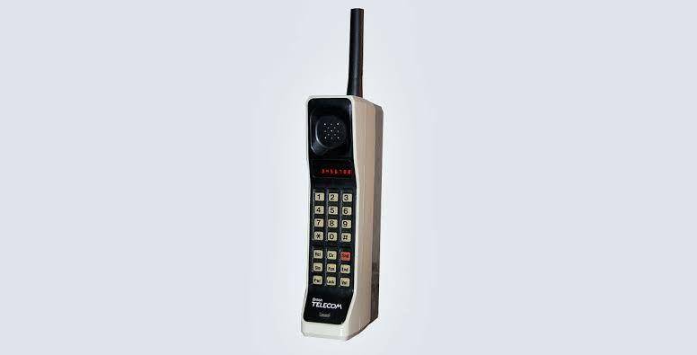 Motorola DynaTAC (motorola.com)