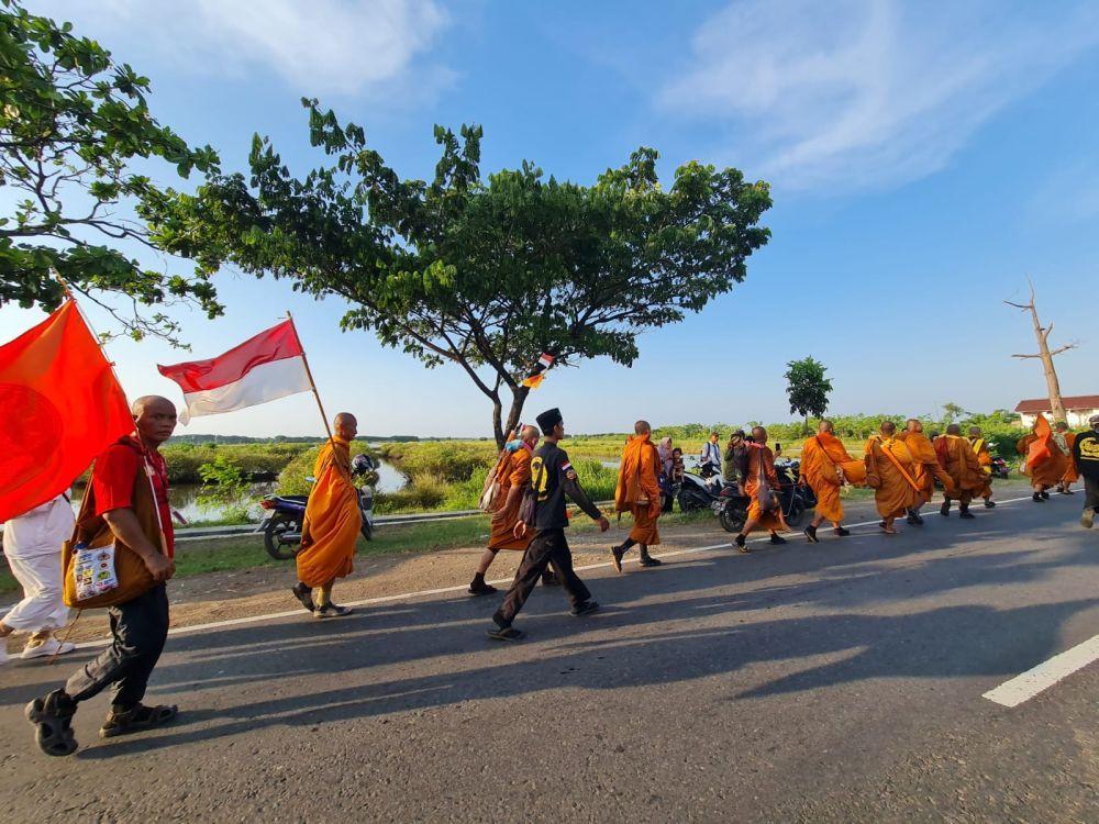 Kedatangan 32 Biksu Thudong Jadi Momen Bangkitkan Nilai Spiritual Candi Borobudur