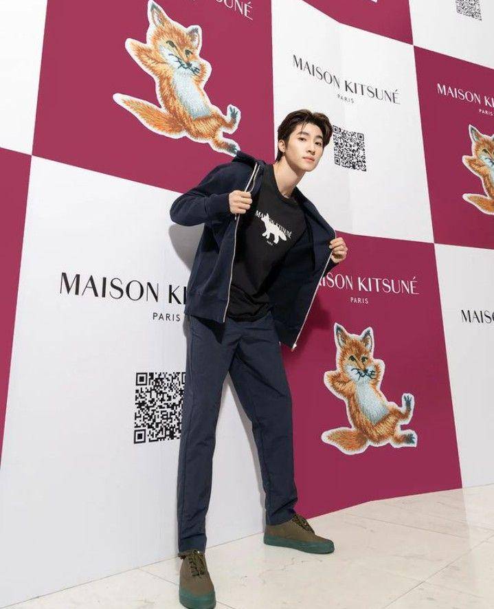 black outfit ala Blue Pongtiwat (instagram.com/blue_pongtiwat)