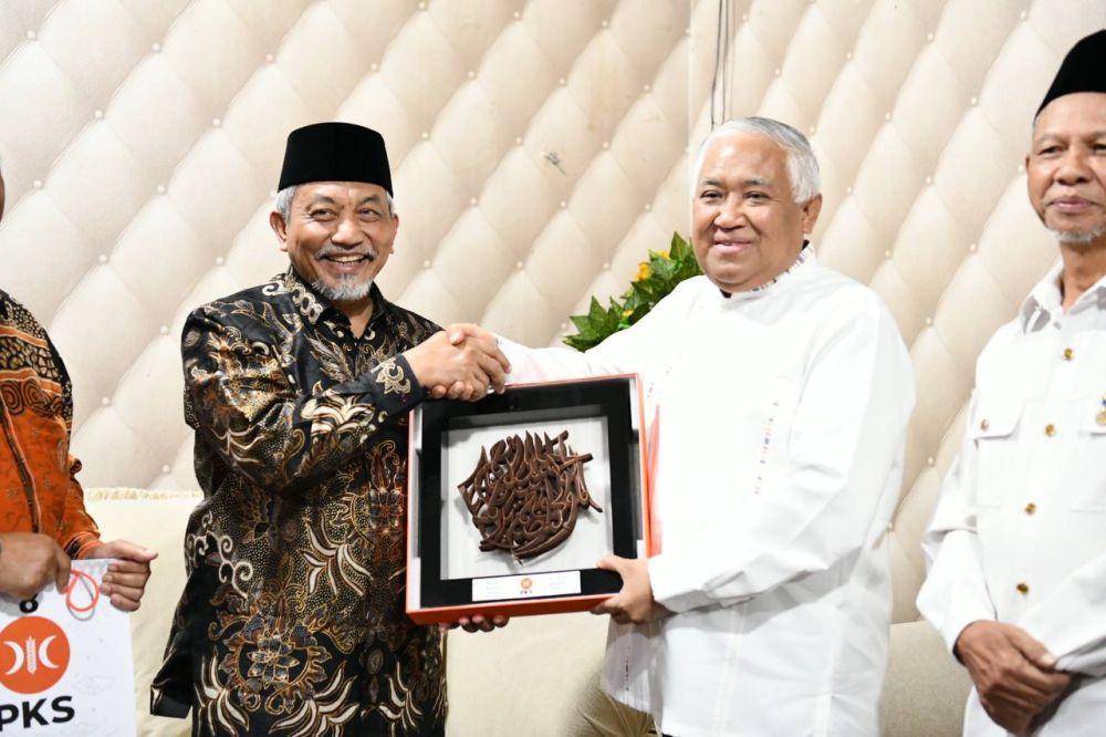 Presiden PKS, Ahmad Syaikhu menyambangi kediaman Din Syamsuddin (dok. PKS)