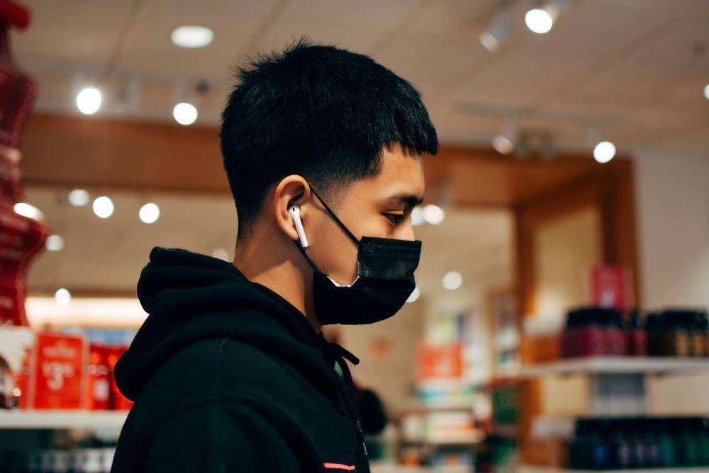 AirPods (Unsplash/Jacinto Diego)