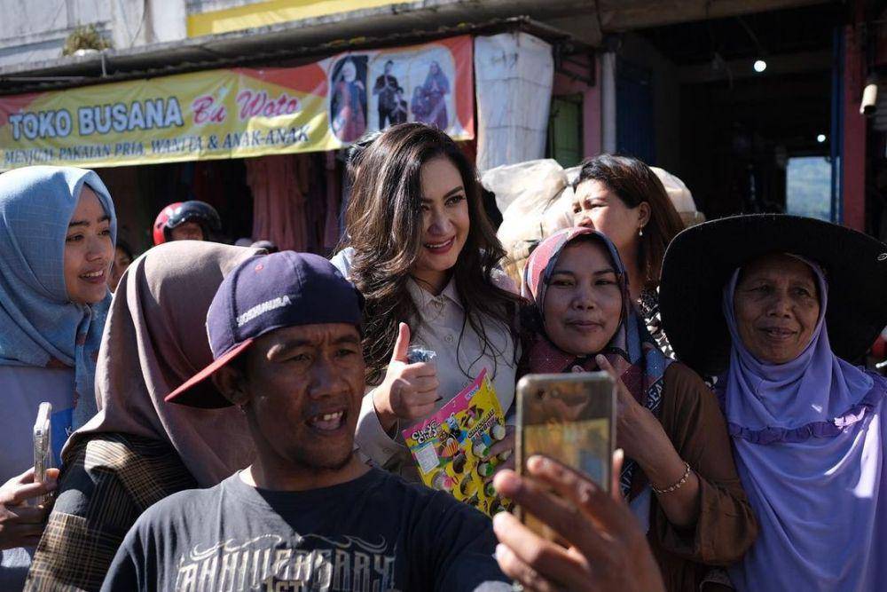 Nafa Urbach mengunjungi Pasar Kejajar Wonosobo (instagram.com/nafaurbach)