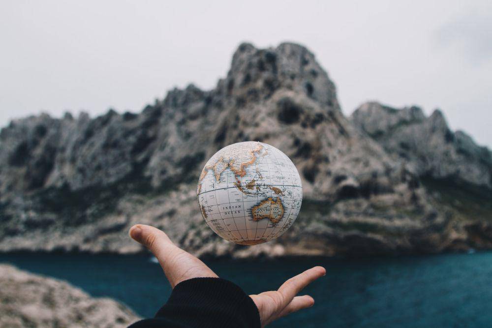 ilustrasi a worldie (pexels.com/Valentin Antonucci)