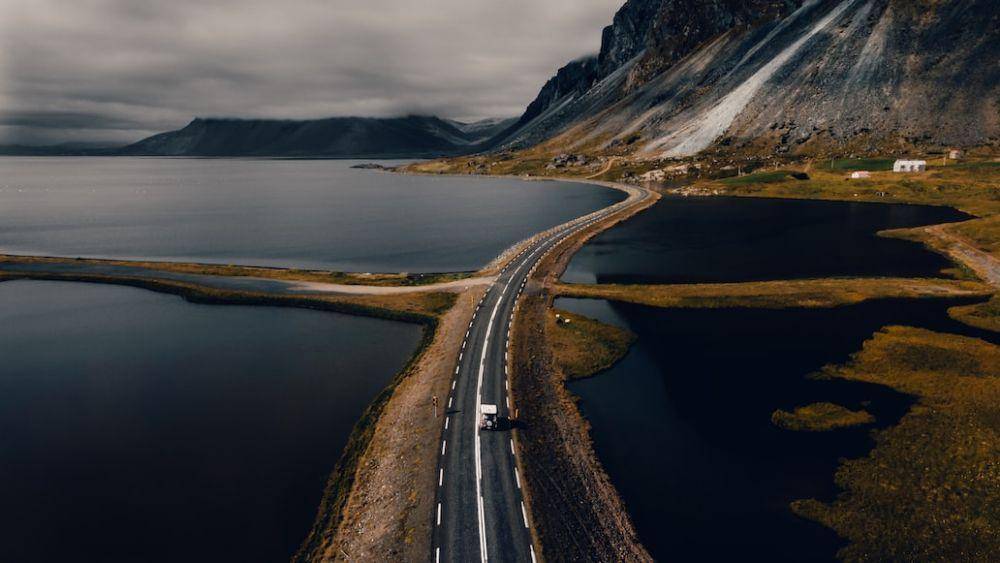 road trip di Islandia (unsplash.com/tetiana_grypachevska)