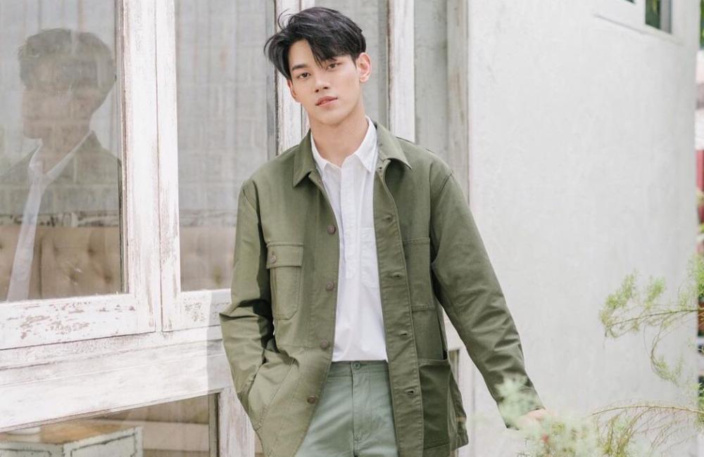 9 Inspirasi OOTD Simpel ala Suppacheep Chanapai, Cocok Semua Kalangan!
