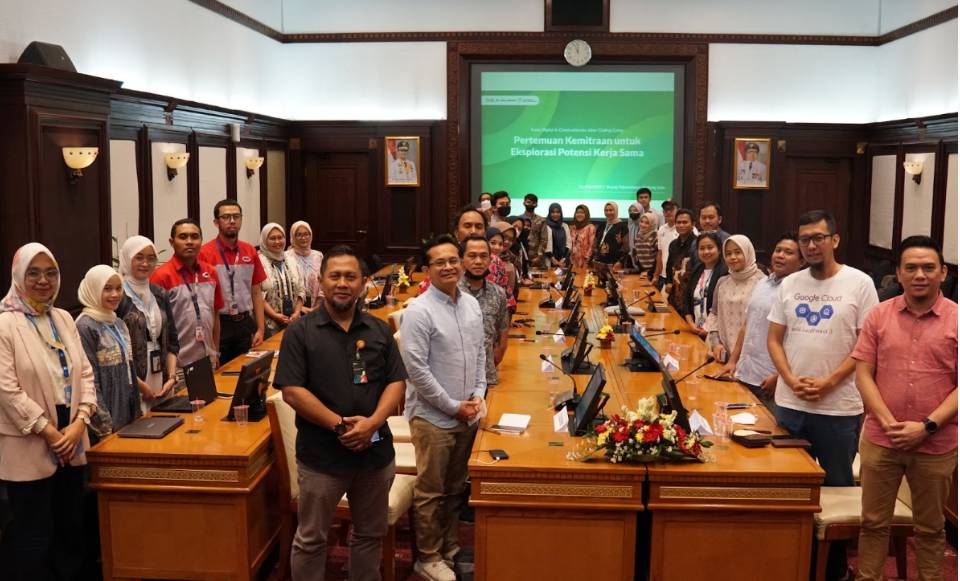 Pertemuan kemitraan untuk eksplorasi potensi kerjasama dalam program Desa Digital. (jabarprov.go.id)