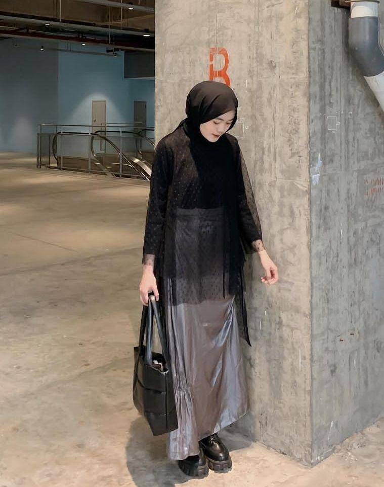 Ootd formal hijab boyish (instagram.com/nitaginab)