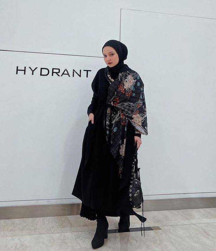 Ootd formal hijab boyish (instagram.com/sorayaulfa15)