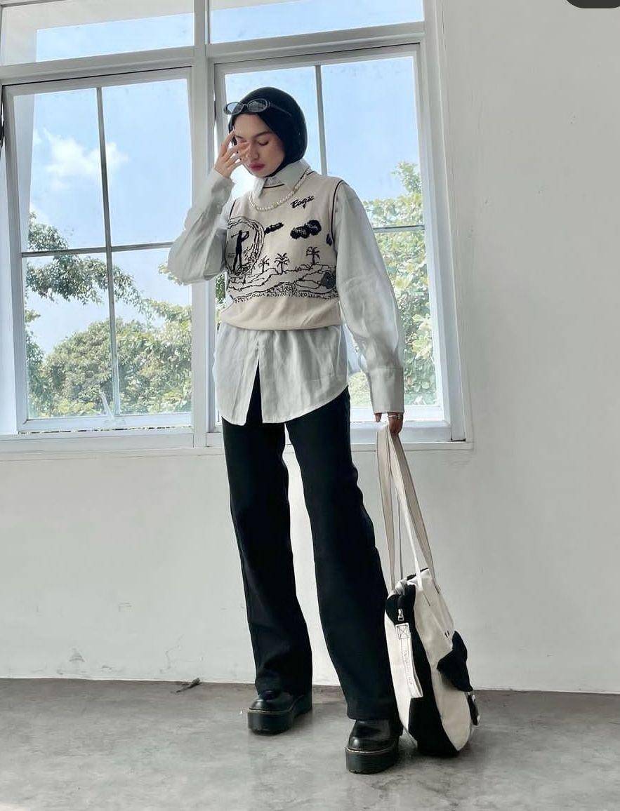 Ootd formal hijab boyish (instagram.com/adiva.selsaa)