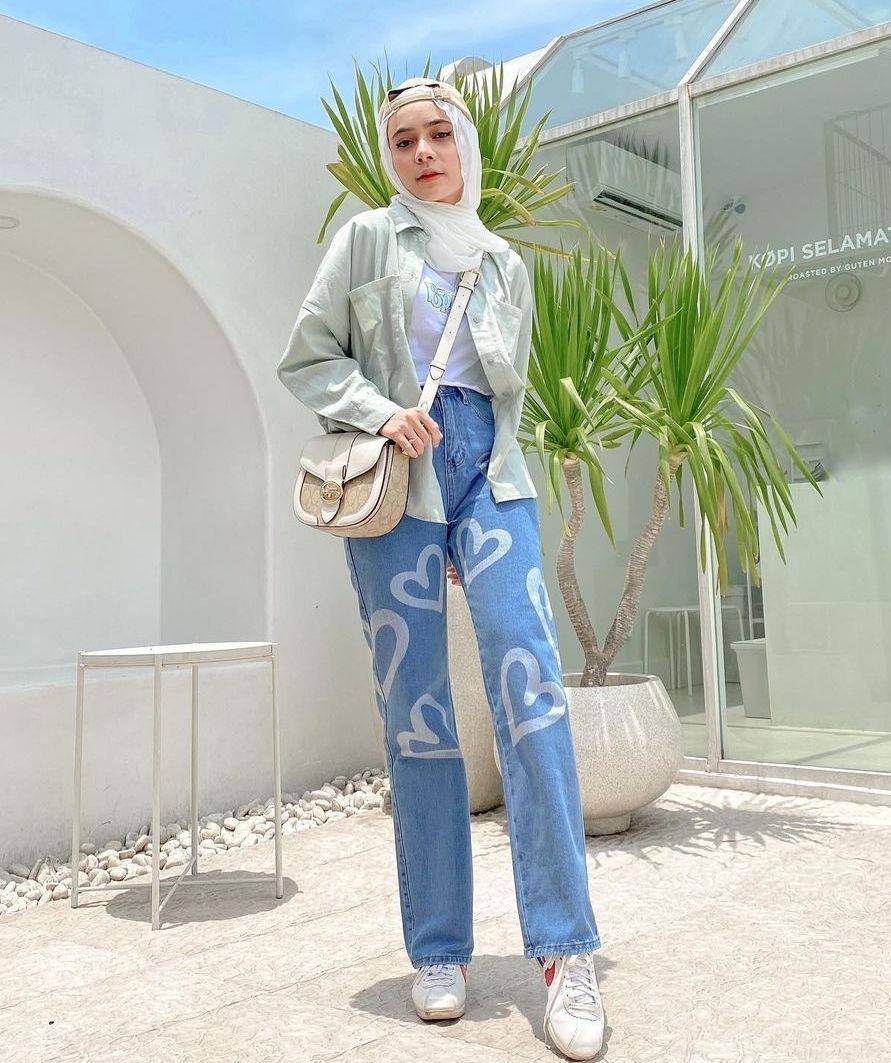 Ootd hijab ala Korea (instagram.com/veraniqueputrys)