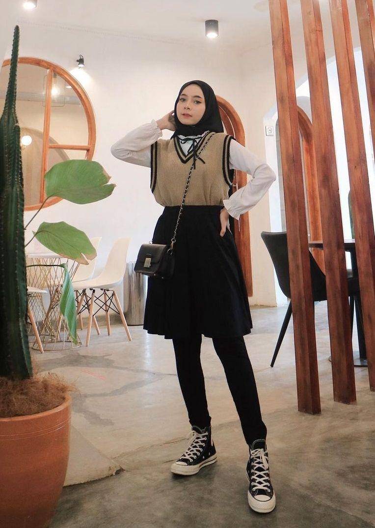Ootd hijab ala Korea (instagram.com/veraniqueputrys)