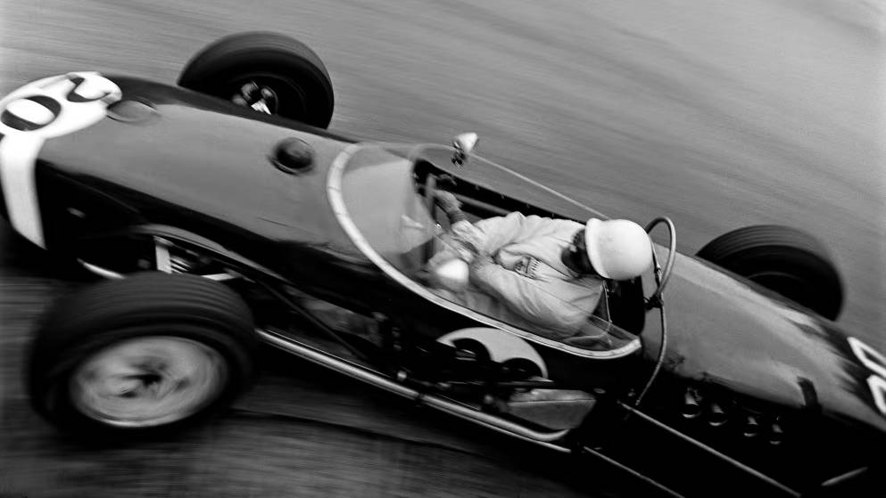 Stirling Moss mengendarai mobil Lotus di GP Monako 1961. (formula1.com)