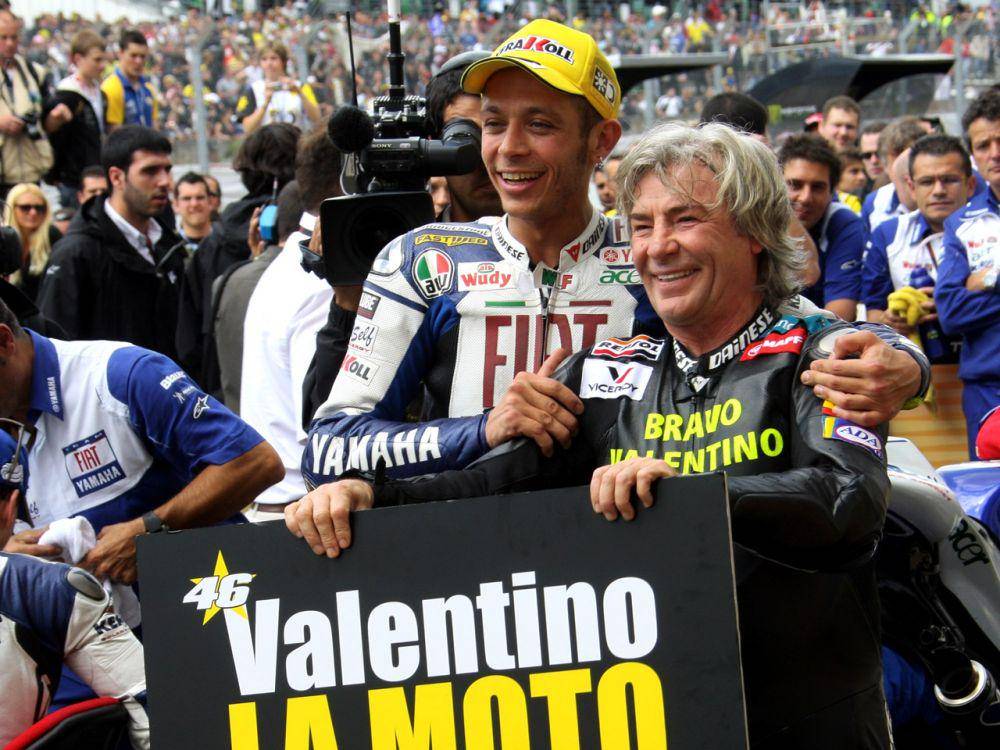 Valentino Rossi bersama tokoh legendaris MotoGP, Ángel Nieto. (twitter.com/MotoGP)