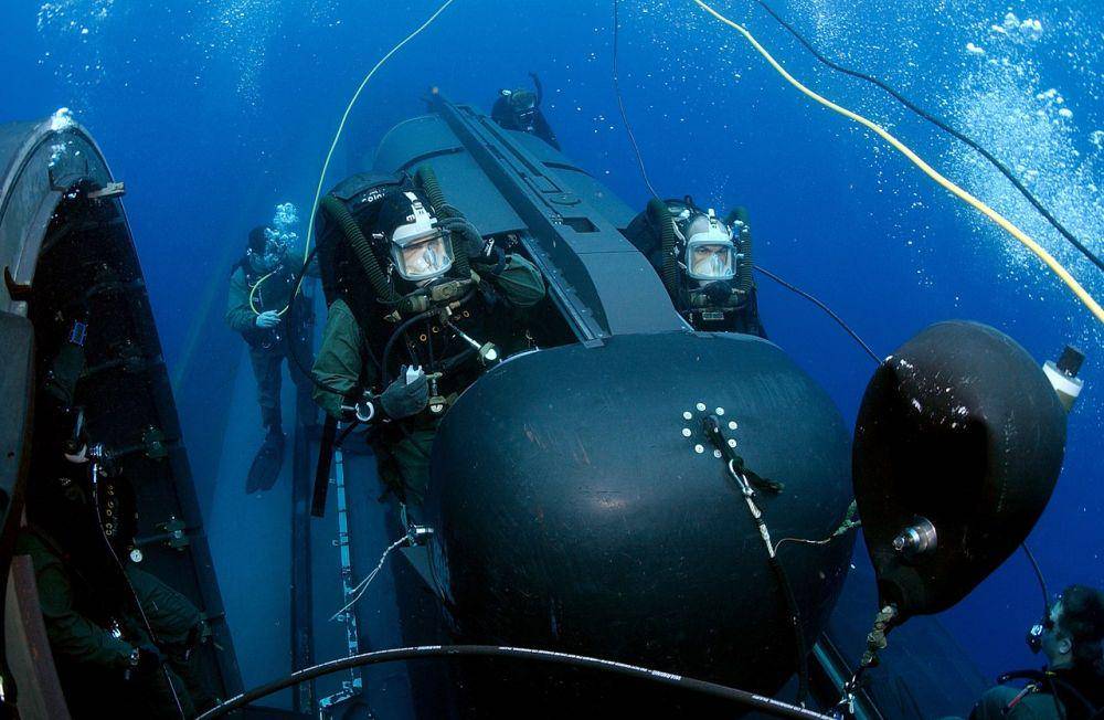pasukan US Navy SEALs sangat terlatih dalam operasi militer bawah permukaan laut (commons.wikimedia.org/Andrew McKaskle)