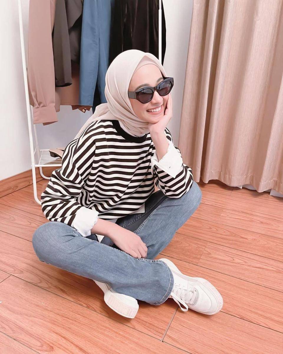 inspirasi OOTD hijab ala Poppy Bunga yang cocok buat hangout (instagram.com/poppybungariphat)