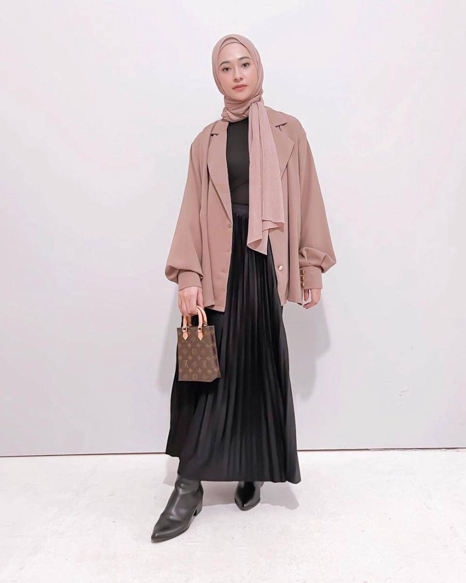 ide styling rok ala Poppy Bunga (instagram.com/poppybungariphat)