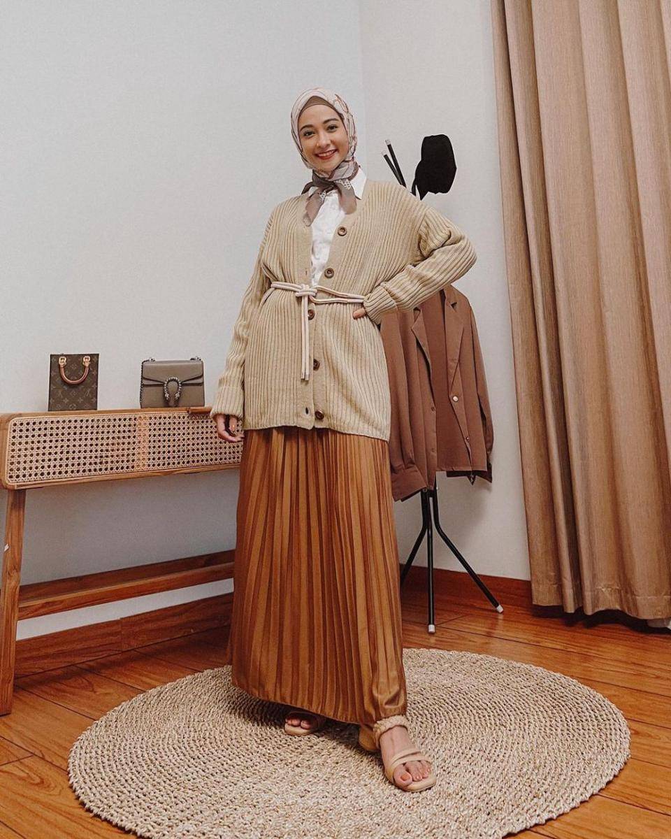 ide styling rok ala Poppy Bunga (instagram.com/poppybungariphat)