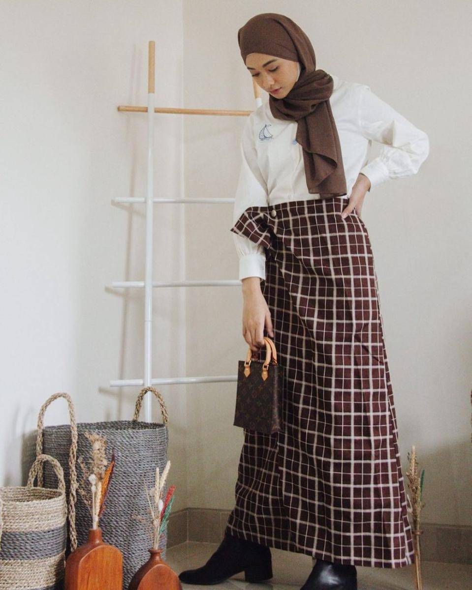 ide styling rok ala Poppy Bunga (instagram.com/poppybungariphat)