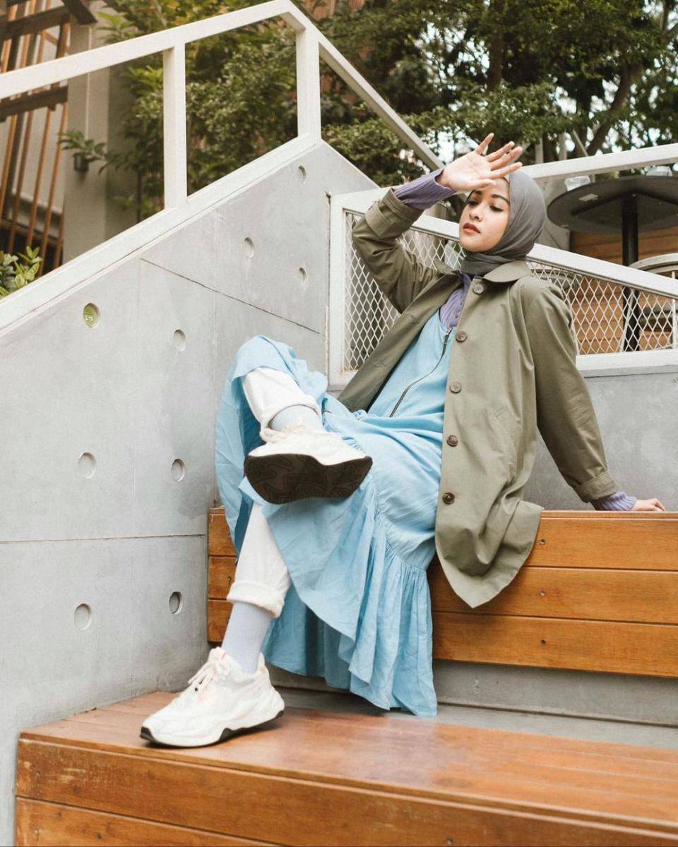 inspirasi OOTD hijab ala Poppy Bunga yang cocok buat hangout (instagram.com/poppybungariphat)