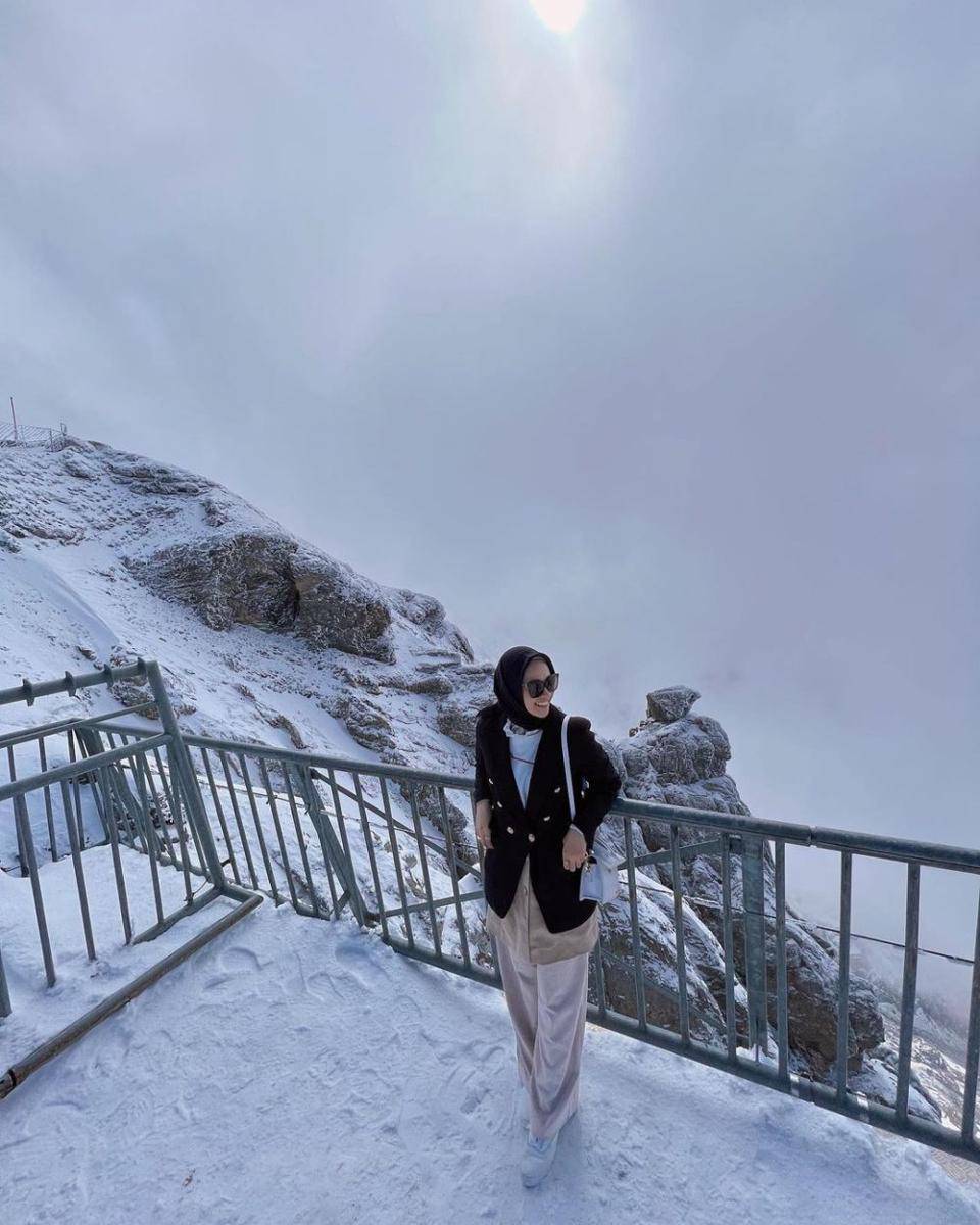 inspirasi OOTD liburan ala Poppy Bunga (instagram.com/poppybungariphat)