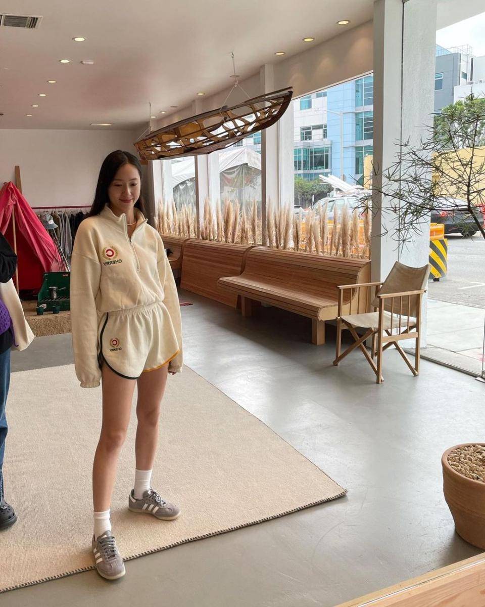 Krystal Jung (instagram.com/vousmevoyez)