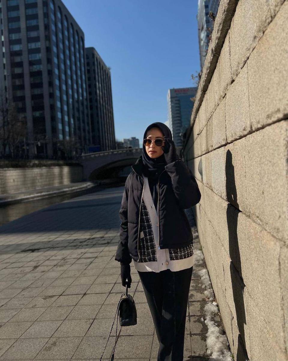 inspirasi OOTD liburan ala Poppy Bunga (instagram.com/poppybungariphat)