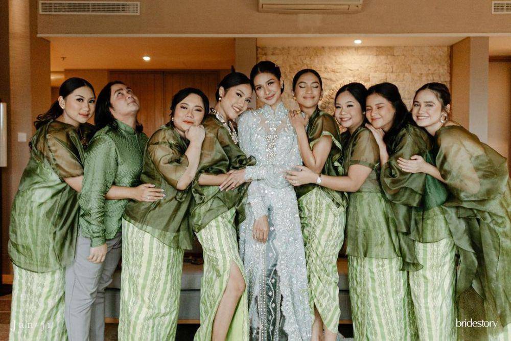 rekomendasi gaun bridesmaid ala pernikahan selebriti (instagram.com/miktambayong)