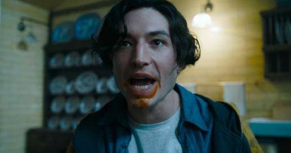 Reaksi Barry alternatif yang baru tahu identitas Batman ( Dok. Warner Bros /  The Flash )