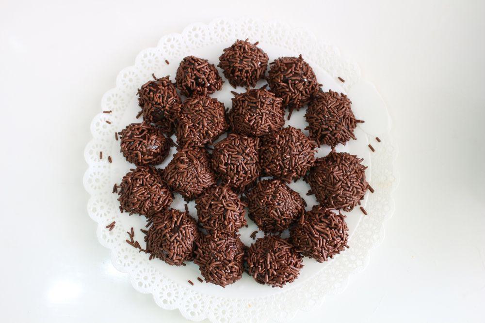 Resep Bola-bola Cokelat Meses yang Manisnya di Luar dan Dalam