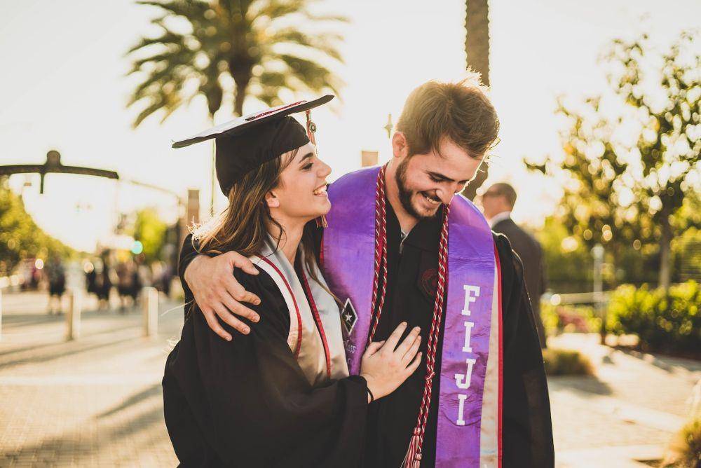 ilustrasi wisuda (unsplash.com/eric ward)